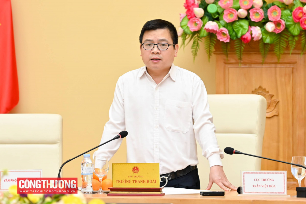 Nhấn mạnh tiến độ xây dựng dự án Luật, Thứ trưởng cho biết dự thảo vẫn phải trình Quốc hội trước ngày 31/7, do đó đề nghị các thành viên Tổ soạn thảo dành nhiều thời gian, tâm huyết để tiếp tục hoàn thiện dự thảo với chất lượng cao nhất.