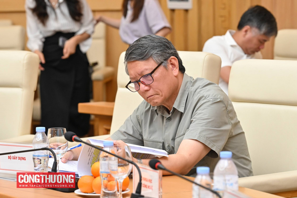 Nhấn mạnh tiến độ xây dựng dự án Luật, Thứ trưởng cho biết dự thảo vẫn phải trình Quốc hội trước ngày 31/7, do đó đề nghị các thành viên Tổ soạn thảo dành nhiều thời gian, tâm huyết để tiếp tục hoàn thiện dự thảo với chất lượng cao nhất.