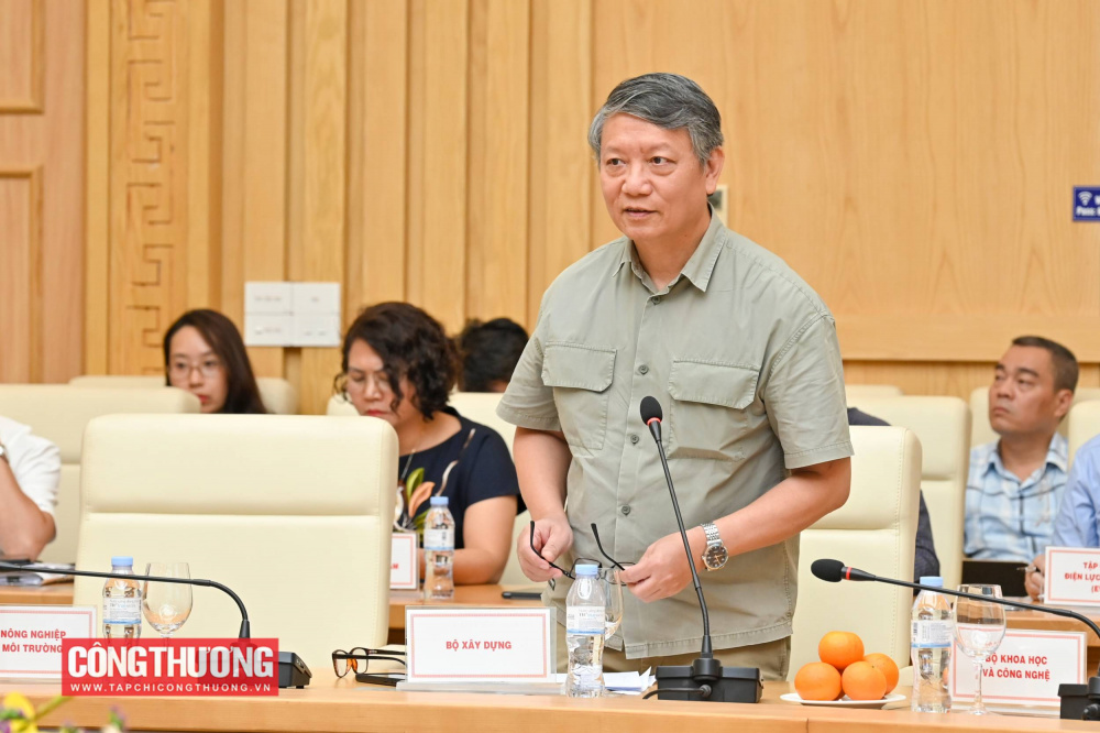 Nhấn mạnh tiến độ xây dựng dự án Luật, Thứ trưởng cho biết dự thảo vẫn phải trình Quốc hội trước ngày 31/7, do đó đề nghị các thành viên Tổ soạn thảo dành nhiều thời gian, tâm huyết để tiếp tục hoàn thiện dự thảo với chất lượng cao nhất.