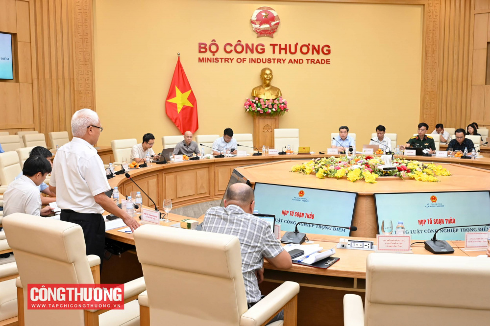 Nhấn mạnh tiến độ xây dựng dự án Luật, Thứ trưởng cho biết dự thảo vẫn phải trình Quốc hội trước ngày 31/7, do đó đề nghị các thành viên Tổ soạn thảo dành nhiều thời gian, tâm huyết để tiếp tục hoàn thiện dự thảo với chất lượng cao nhất.