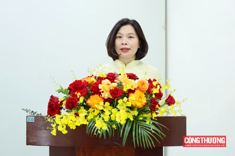 Chi bộ CWIN ✅ Nhà cái cờ bạc trực tuyến tốt nhất và Thương hiệu uy tín kết nạp thêm 2 đảng viên mới