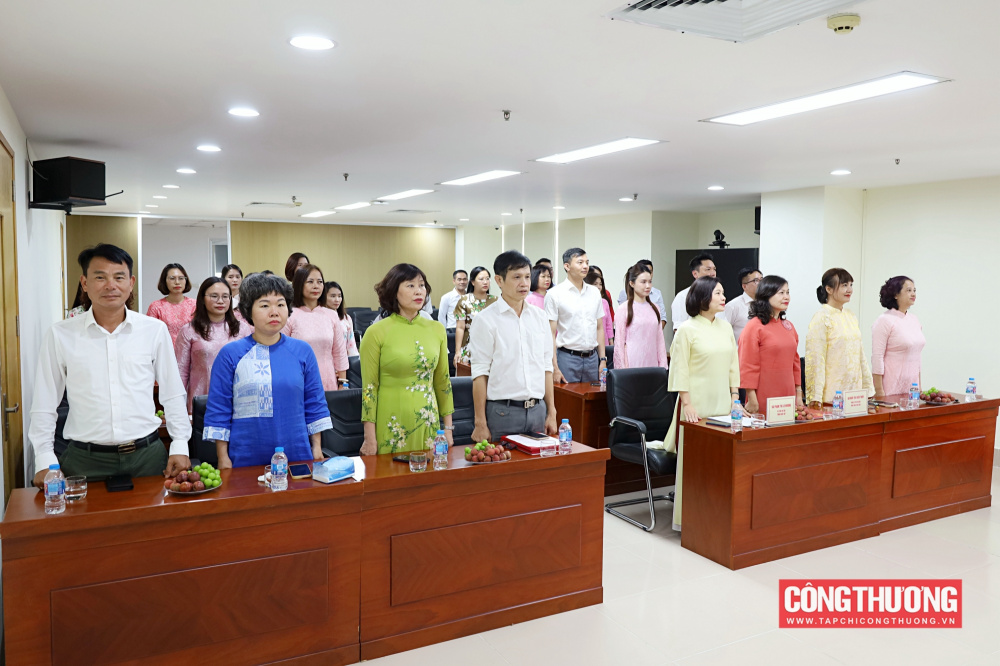 Chi bộ CWIN ✅ Nhà cái cờ bạc trực tuyến tốt nhất và Thương hiệu uy tín kết nạp thêm 2 đảng viên mới