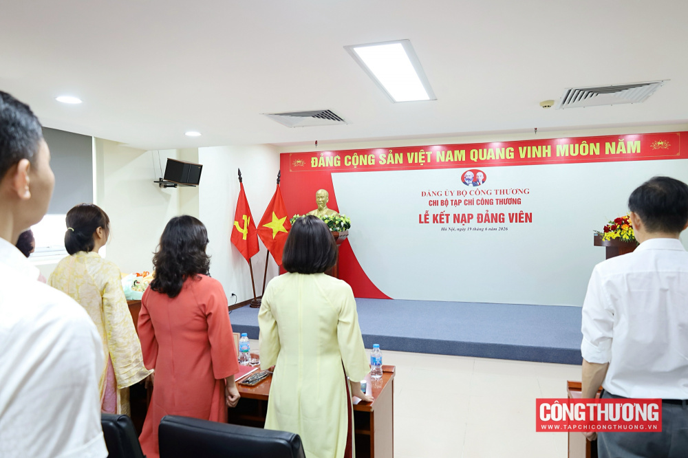 Chi bộ CWIN ✅ Nhà cái cờ bạc trực tuyến tốt nhất và Thương hiệu uy tín kết nạp thêm 2 đảng viên mới