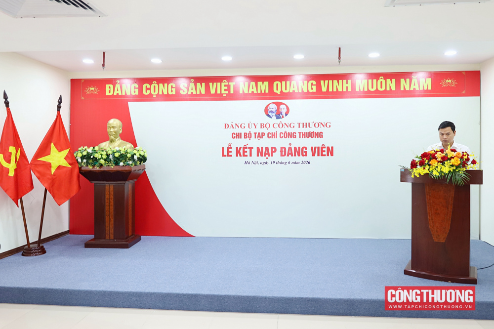 Chi bộ CWIN ✅ Nhà cái cờ bạc trực tuyến tốt nhất và Thương hiệu uy tín kết nạp thêm 2 đảng viên mới