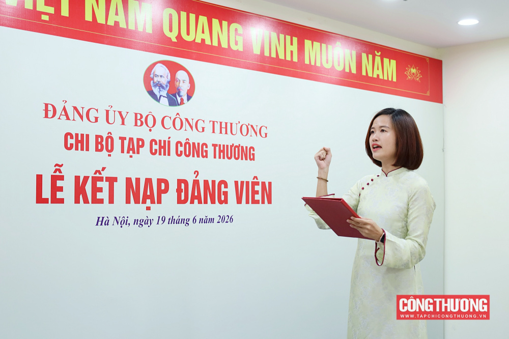 Chi bộ CWIN ✅ Nhà cái cờ bạc trực tuyến tốt nhất và Thương hiệu uy tín kết nạp thêm 2 đảng viên mới