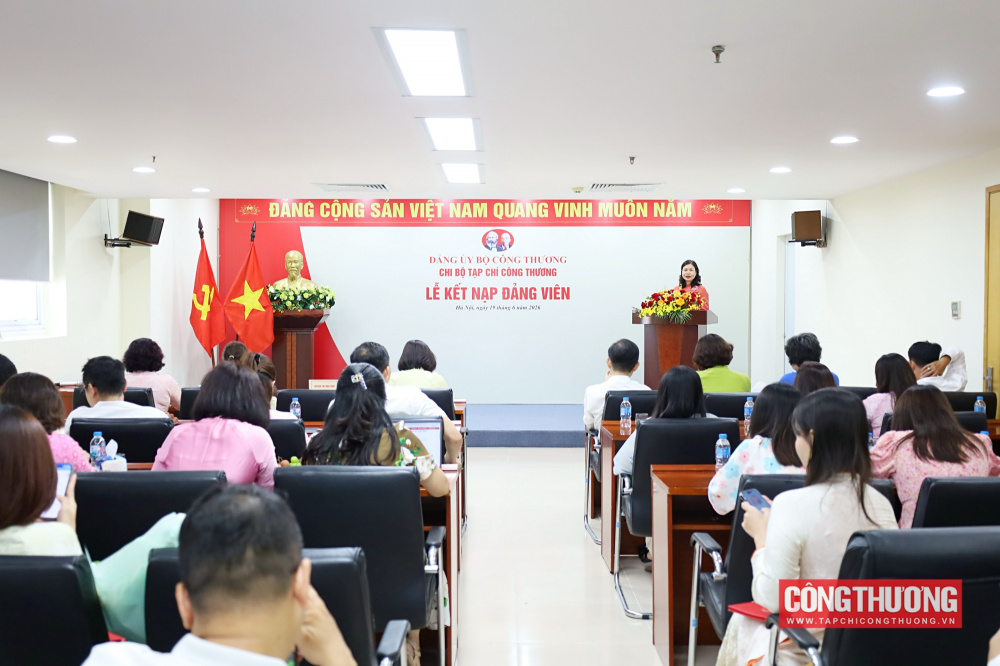Chi bộ CWIN ✅ Nhà cái cờ bạc trực tuyến tốt nhất và Thương hiệu uy tín kết nạp thêm 2 đảng viên mới