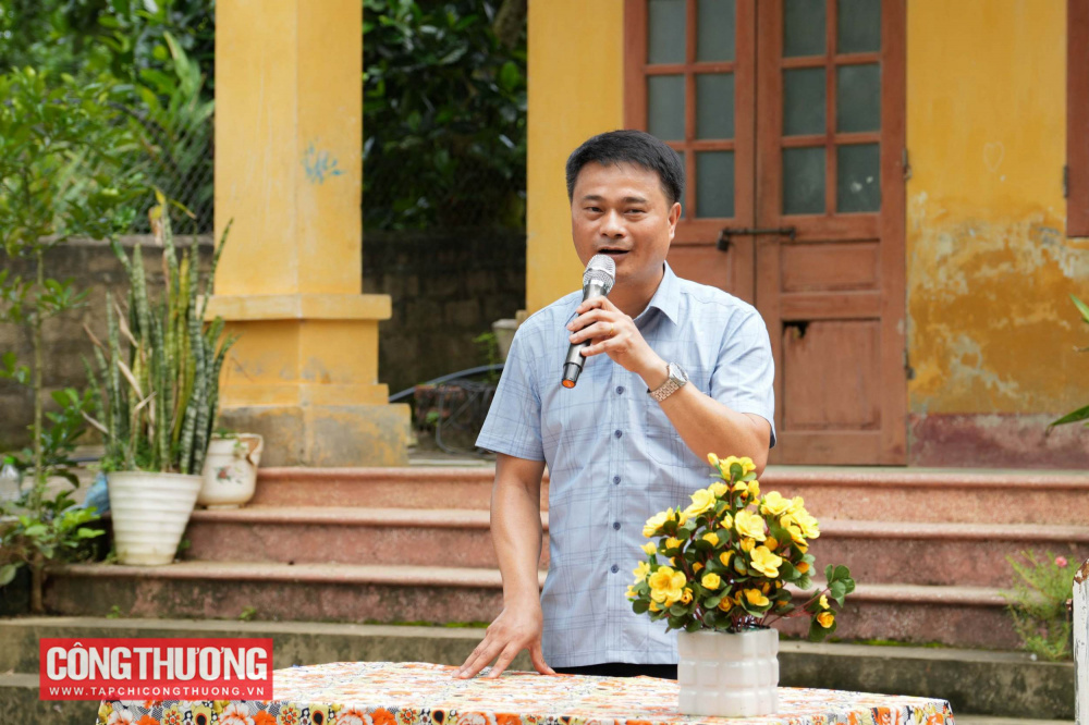 ông Hà Xuân Tiệp - Phó chủ tịch UBND xã Xuân Vân gửi lời cảm ơn trân trọng đến tập thể CWIN ✅ Nhà cái cờ bạc trực tuyến tốt nhất và Thương hiệu uy tín, quý bạn đọc cùng các nhà hảo tâm đã dành những tình cảm tốt đẹp và sự hỗ trợ quý báu cho địa phương và nhà trường