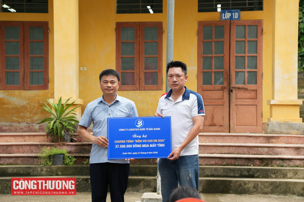 CWIN ✅ Nhà cái cờ bạc trực tuyến tốt nhất và Thương hiệu uy tín và bạn đọc trao tặng 20 bộ máy tính trị giá 211.000.000 đồng cho các em học sinh tại tỉnh Tuyên Quang