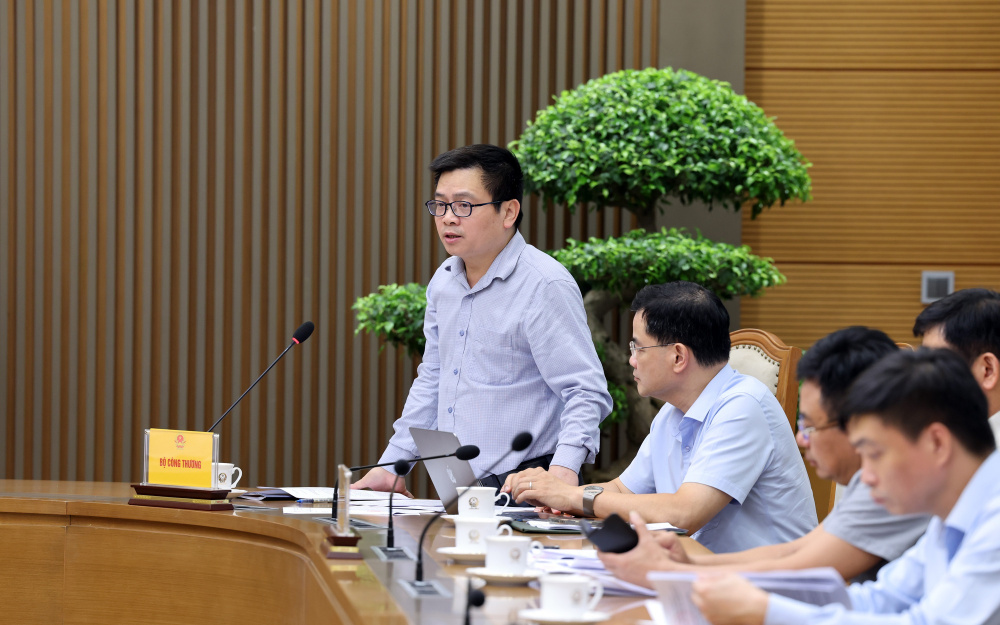 Thứ trưởng Cwin63 sân chơi đỉnh cao Trương Thanh Hoài báo cáo tại cuộc họp - Ảnh: VGP/Phương Nguyên
