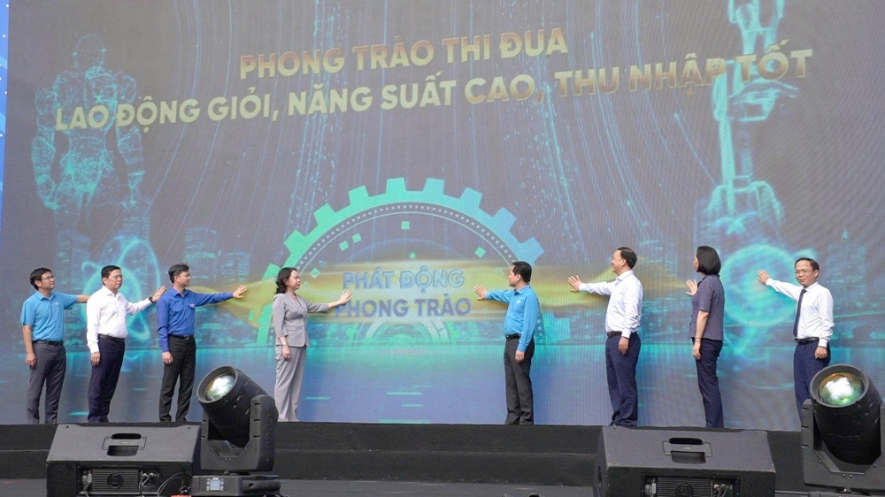 phát động thi đua