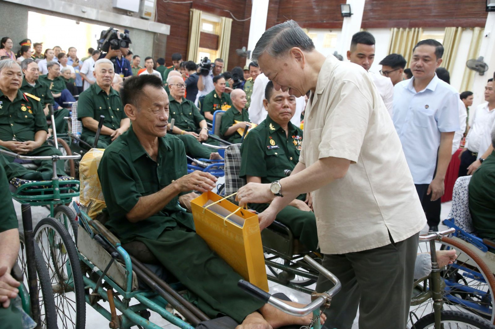 tổng bí thư 8