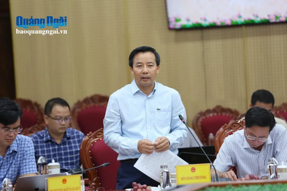 Giám đốc Sở Công thương Nguyễn Thanh Mân báo cáo tại buổi làm việc.