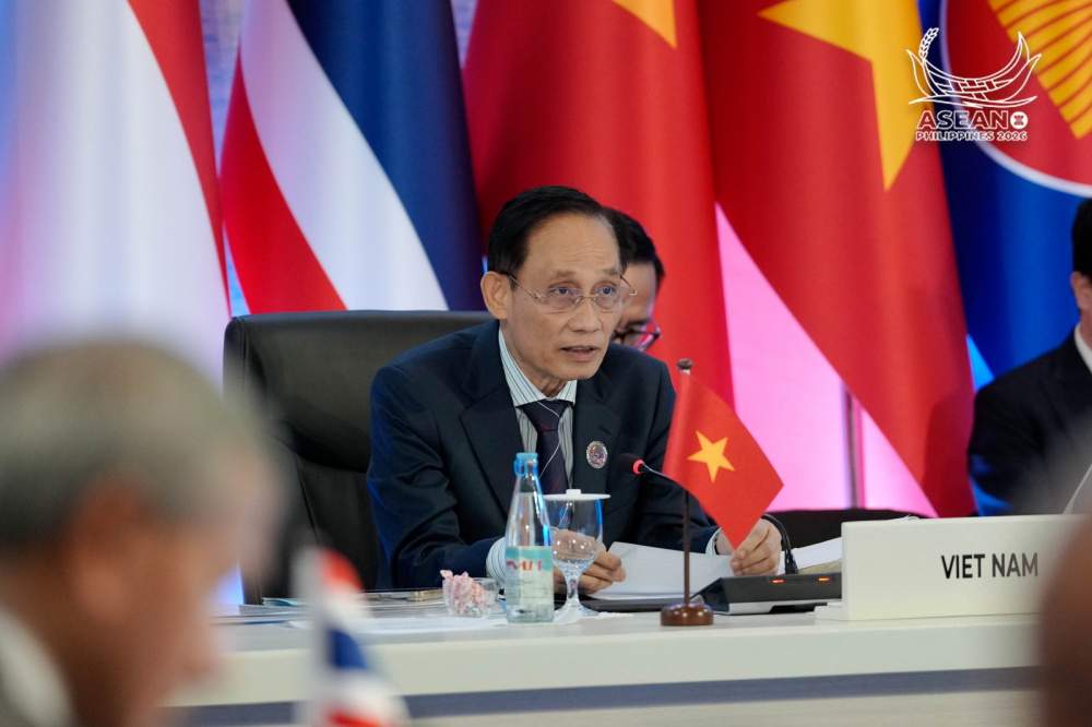 lê hoài trung