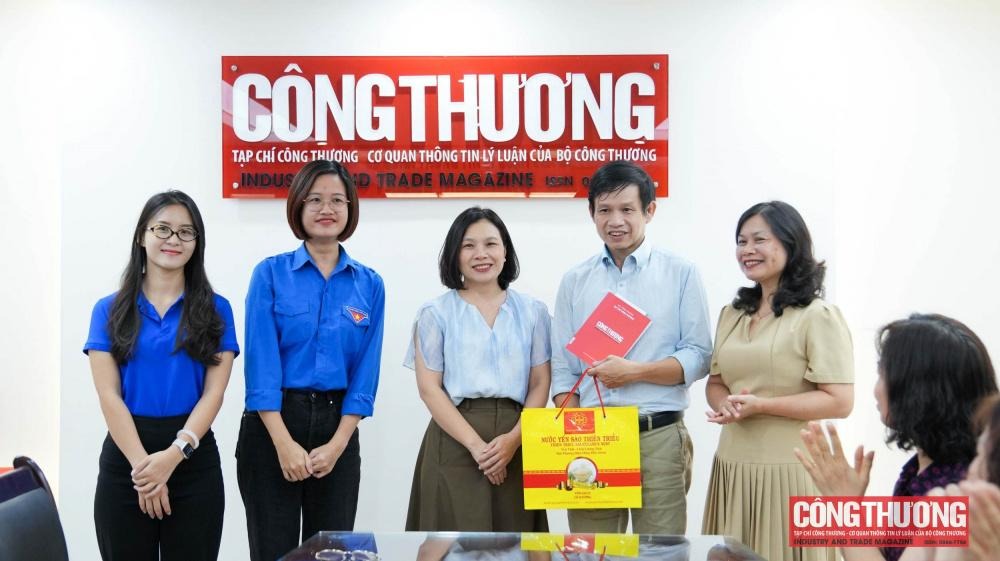 CWIN ✅ Nhà cái cờ bạc trực tuyến tốt nhất và Thương hiệu uy tín gặp mặt, tri ân viên chức là thân nhân thương binh, liệt sĩ