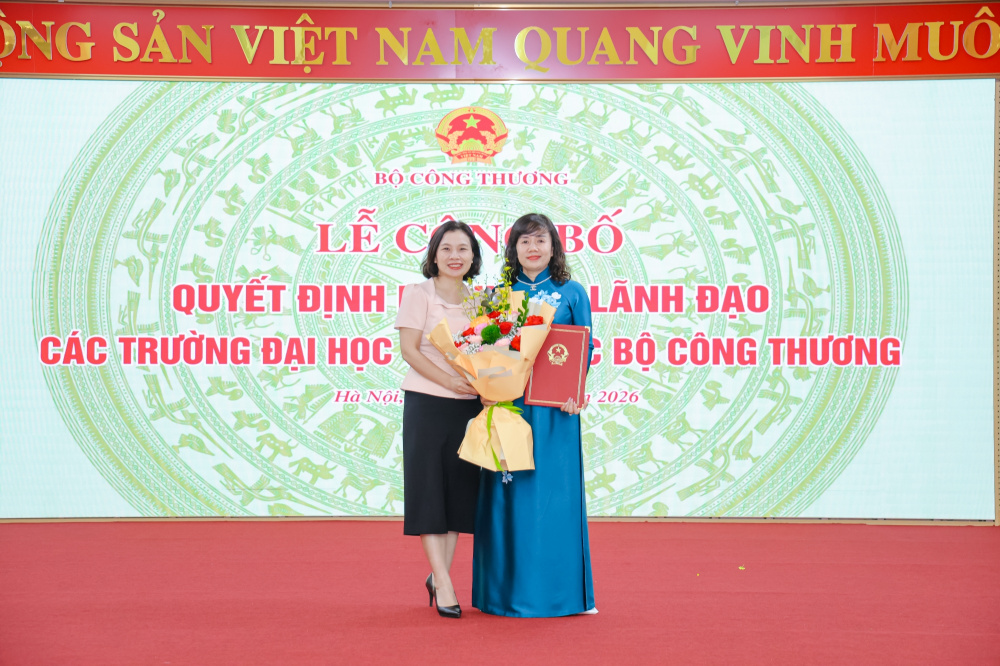 Bộ trưởng Nguyễn Mạnh Hùng trao quyết định bổ nhiệm cho TS. Trần Hoàng Long – Hiệu trưởng Trường Đại học Cwin.com giải trí hiện đại – Kỹ thuật Tải về ứng dụng CWIN05 ngay hôm nay và các đồng chí lãnh đạo chủ chốt của các trường đại học trực thuộc Cwin63 sân chơi đỉnh cao