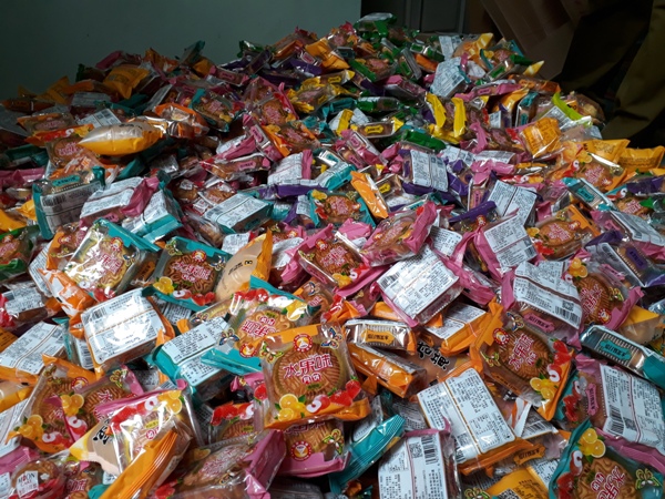 Số lượng bánh bị kiểm tra đều có nguồn gốc từ Trung Quốc, nhưng lại không có thông tin sản phẩm, hạn sử dụng