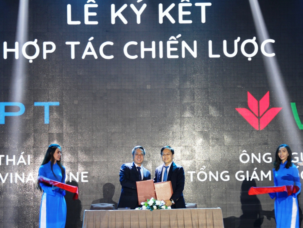  VPBank ký kết thỏa thuận hợp tác với nhà mạng VinaPhone về YOLO