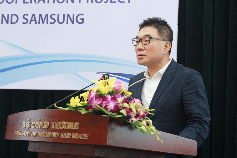 Ông Kim Dong Hwan – Phó Tổng Giám đốc Tổ hợp Samsung Việt Nam - Samsung Điện tử khẳng định niềm tin vào kỹ năng và trình độ chuyên môn của các chuyên gia tư vấn sau thời gian đào tạo bài bản