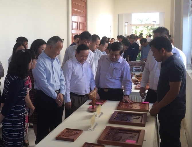 Khu trưng bày và giới thiệu sản phẩm là cơ hội để Cwincom hiện đang mở hai nước kết nối