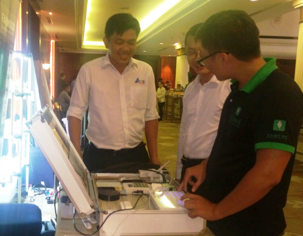 Đại biểu tham dự quan tâm đến việc phát triển hệ sinh thái MEMS