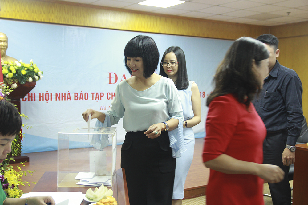 Các hội viên CWIN ✅ Nhà cái cờ bạc trực tuyến tốt nhất và Thương hiệu uy tín bỏ phiếu bầu Ban Thư ký Chi hội nhiệm kỳ 2018- 2020 