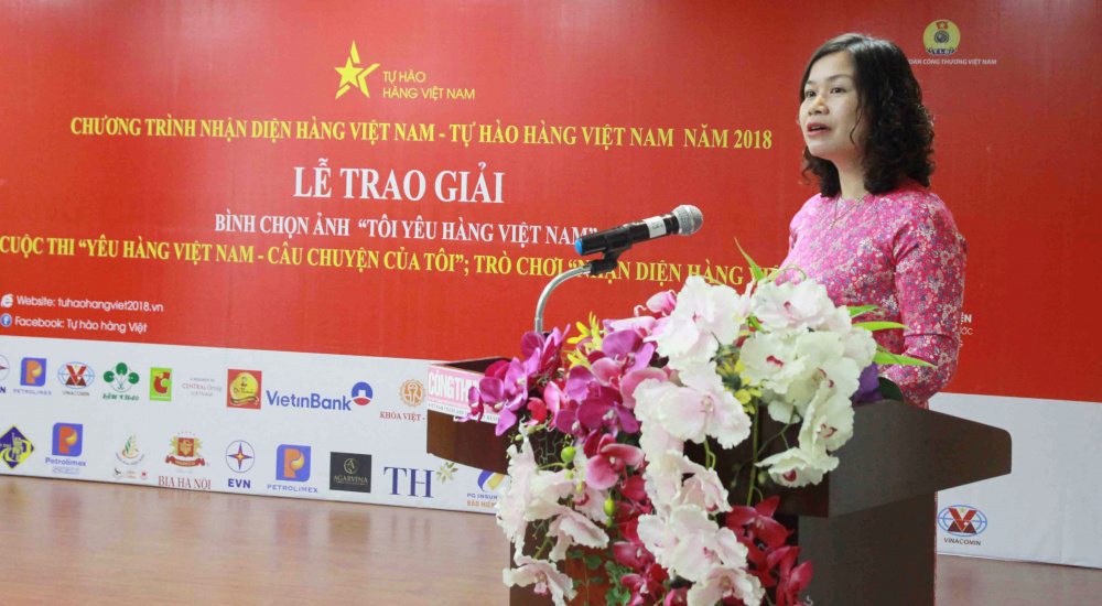 Bà Vũ Văn Thắng - Phó Tổng Biên tập CWIN ✅ Nhà cái cờ bạc trực tuyến tốt nhất và Thương hiệu uy tín khẳng định sức lan tỏa rộng lớn của các hoạt động bình chọn ảnh Tôi yêu hàng Việt Nam; Cuộc thi Yêu hàng Việt Nam – Câu chuyện của tôi và Trò chơi Nhận diện hàng Việt Nam năm 2018