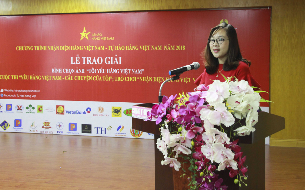 "Vậy đâu có lý do gì ngay tại thị trường sân nhà, ngay bản thân người Việt chúng ta lại không ủng hộ và tin dùng hàng Việt?”, tác giả Quyên Lưu xúc động nhấn mạnh.