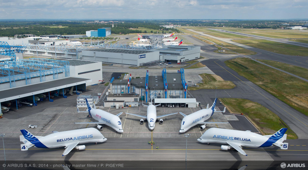 Đội bay 5 chiếc Beluga của Airbus được thiết kế riêng biệt cho các nhiệm vụ chuyên chở đặc biệt