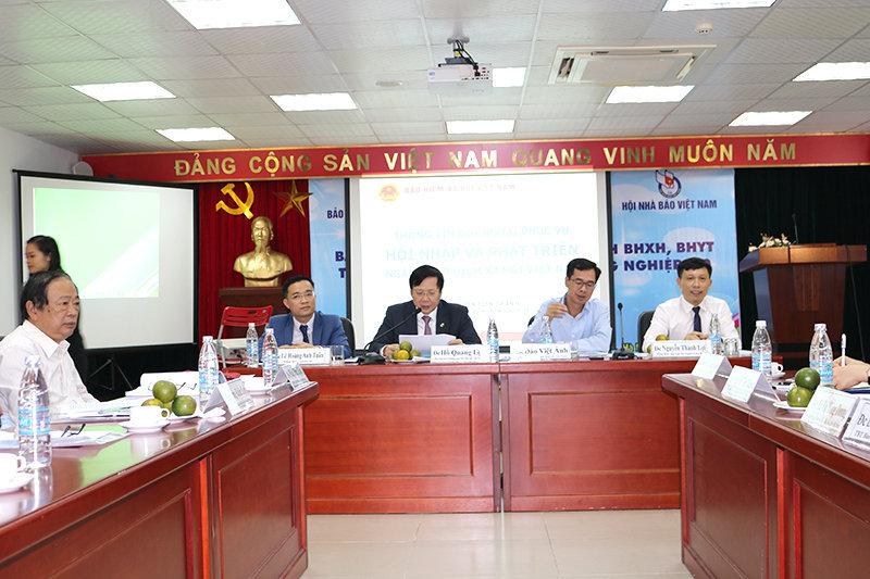Ban chủ trì hội thảo 