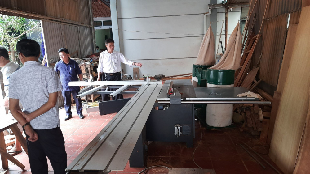 Máy cư bàn trượt