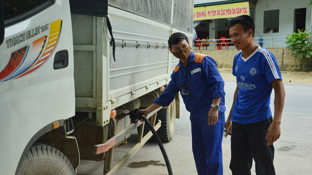 giá xăng giảm mạnh