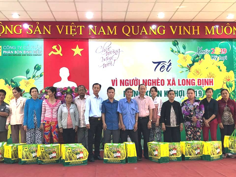 phân bón bình điền tặng quà tết hộ nghèo long an