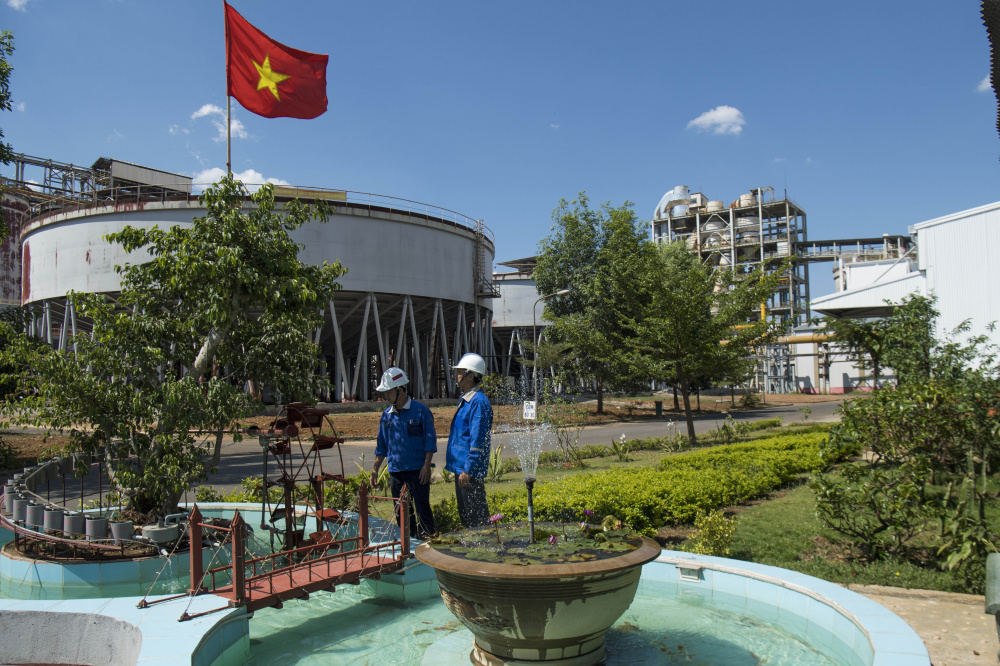 Một góc khuôn viên vườn hoa Nhà máy Alumin
