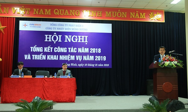 Ông Nguyễn Văn Lê - Chủ tịch HĐQT Tổng Công ty Phát điện 3 phát biểu tại Hội nghị