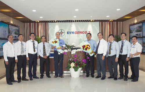 Ông Trần Quốc Thuấn - Nguyên Chủ tịch kiêm Giám đốc Công ty NĐ Phú Mỹ và Ông Phạm Hữu Hạnh - Nguyên Chủ tịch HĐQT Công ty Nhiệt điện Bà Rịa đến thăm Văn phòng