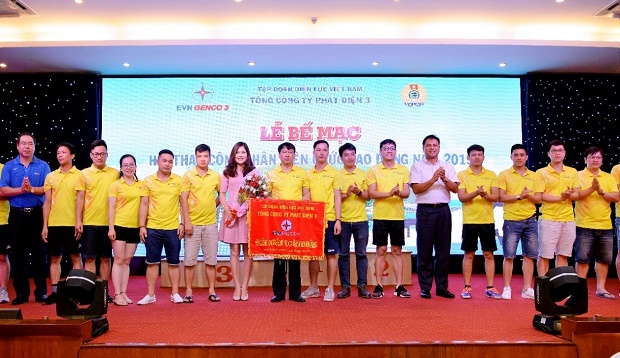 Trao Giải Nhất toàn đoàn cho đoàn VĐV Công ty Nhiệt điện Mông Dương