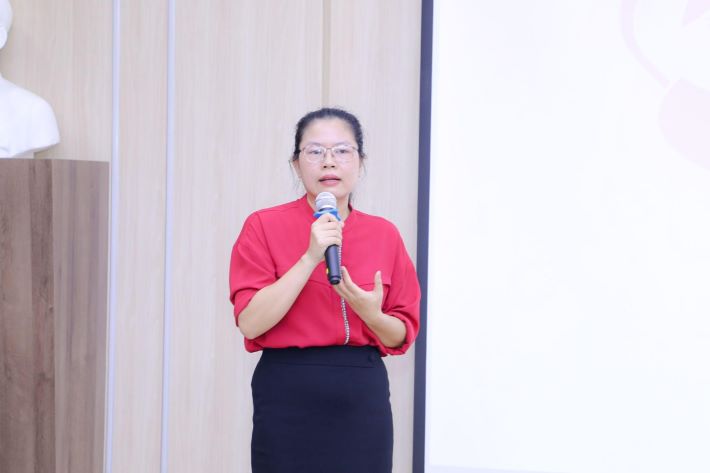 Cô Nguyễn Thị Thương - Giám đốc Trung tâm Thông tin và Truyền thông IUH phát biểu chỉ đạo cuộc thi “Người Phụ nữ tôi yêu 2023”.