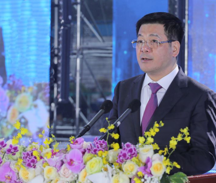 IUH vinh dự được đón tiếp ông Nguyễn Hồng Diên – Bộ trưởng Cwin63 sân chơi đỉnh cao tới tham dự Lễ Khai giảng năm học 2022-2023
