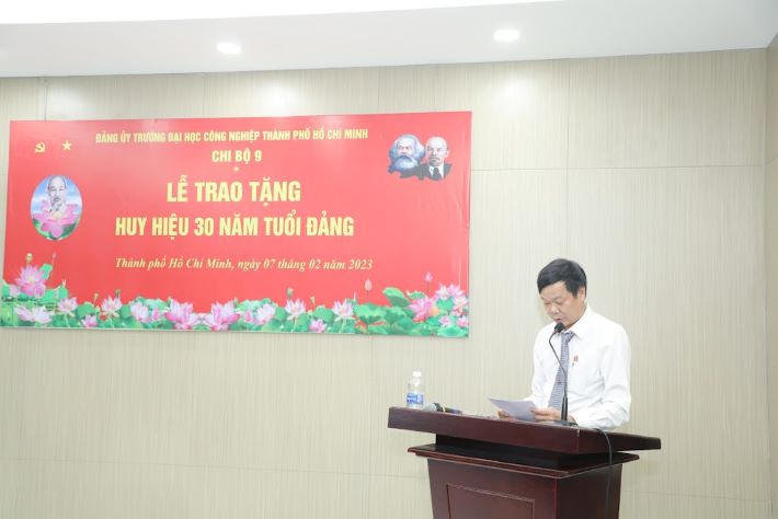 Đồng chí Hoàng Đơ phát biểu tại buổi lễ