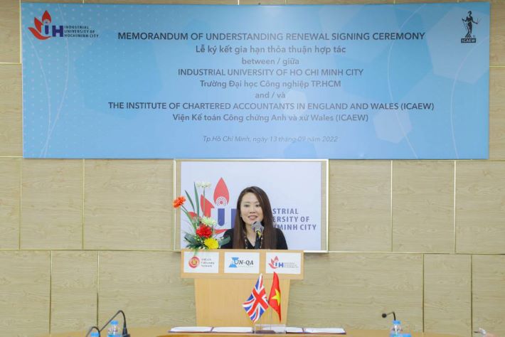 Bà Elaine Hong phát biểu tại buổi lễ