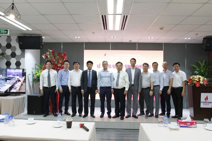 Lãnh đạo PVN và PVEP chụp hình lưu nhiệm cùng Đồng chí Nguyễn Văn Quế