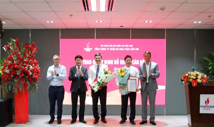 Lãnh đạo PVN và PVEP trao quyết định bổ nhiệm cho đồng chí Lê Đắc Hóa và đồng chí Nguyễn Đức Chính