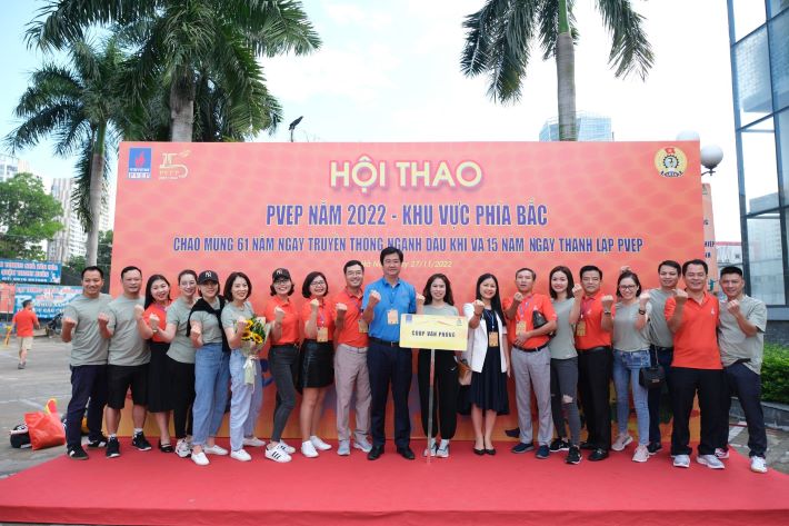Các Công đoàn bộ phận chụp ảnh lưu niệm tại Lễ khai mạc Hội thao