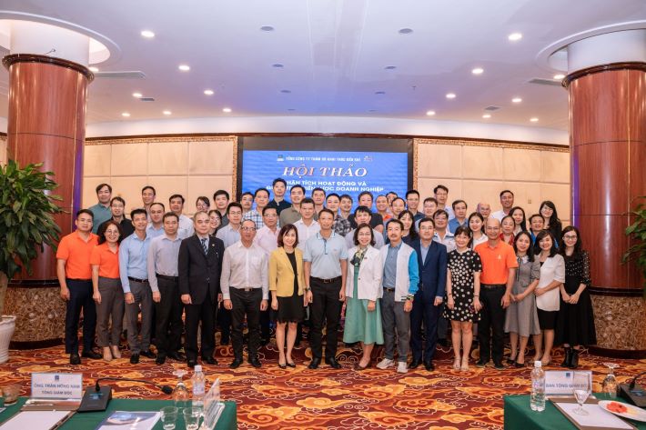 Lãnh đạo PVEP và các Giảng viên, học viên tham gia khóa đào tạo