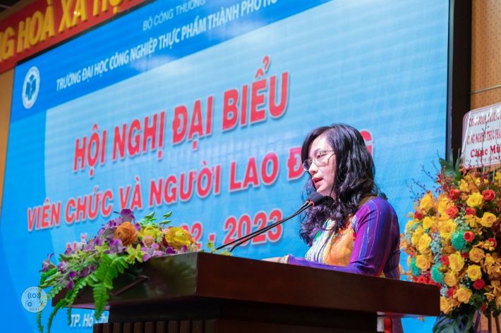 NGƯT.PGS. TS. Lê Thị Hồng Ánh - Phó Hiệu trưởng Nhà trường phát biểu khai mạc Hội nghị