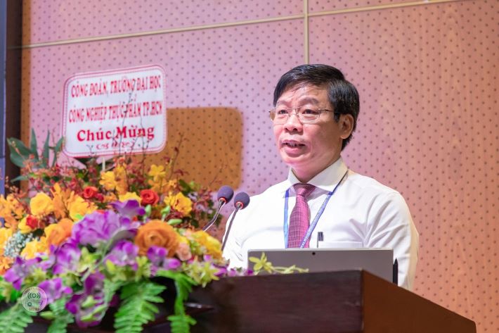 PGS.TS. Nguyễn Xuân Hoàn - Bí thư đảng ủy, Hiệu trưởng Nhà trường phát biểu tại Hội nghị