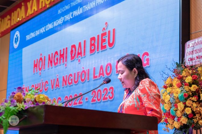 (Bà) Nguyễn Thị Anh Thư - Chủ tịch công đoàn Trường phát động phong trào thi đua năm học 2022 – 2023