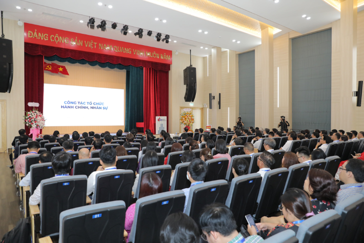 Đại biểu tham dự Hội nghị xem video báo cáo tổng kết