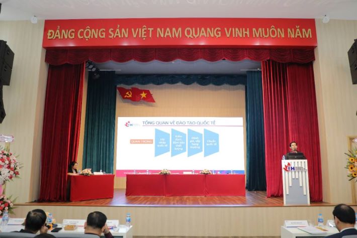 Có 03 bài tham luận được trình bày trước Hội nghị