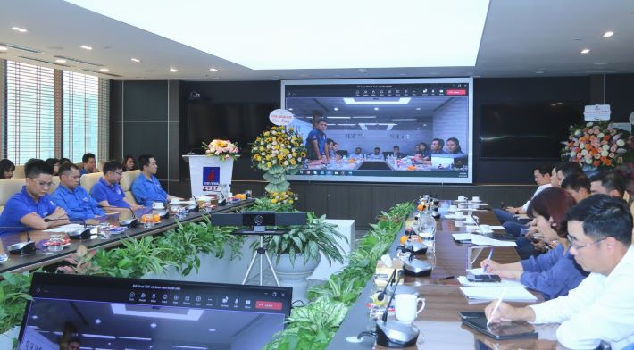Thay mặt cho ĐVTN PVEP, Bí thư Đoàn Lê Dịu Hương đặt câu hỏi về những mong muốn, kỳ vọng của lãnh đạo với ĐVTN.